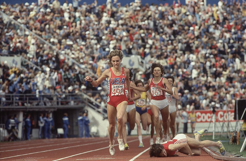 Decker crosses the finish to win the 1983 IAAF World Championships as Zamira Zaytseva falls. Photo credit: Heinz Kluetmeier/Getty Images